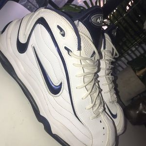 NIKE AIR TOTAL MAX UPTEMPO PREOWNED GREAT CONDITION SIZE 11.5